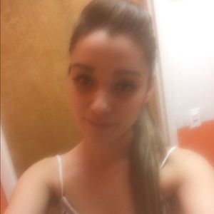 Meet your Posher, Lesly